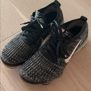 Women’s Nike Flyknit Vapormax size 7.5